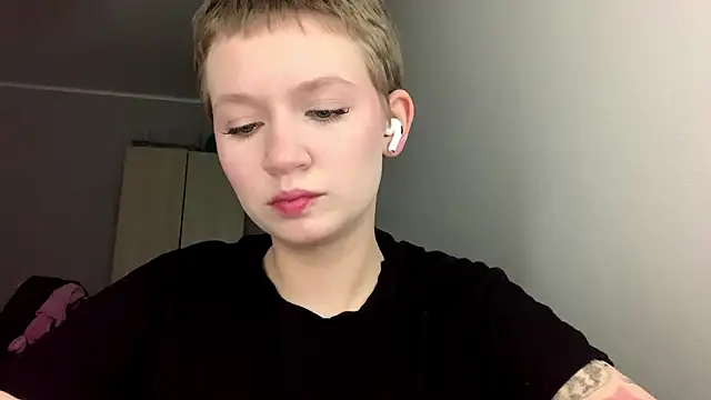 Snapshot of makeyousense chatting on 01.11.26 makeyousense online show from 01.11.26