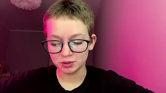 Snapshot of makeyousense chatting on 01.12.26 makeyousense online show from 01.12.26