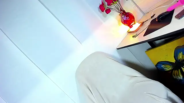 Snapshot of Sue_blue chatting on 02.17.26 Sue blue online show from 02.17.26