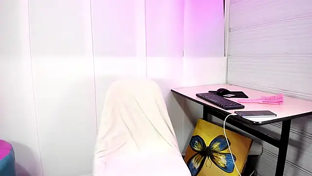 Snapshot of Sue_blue chatting on 02.19.26 Sue blue online show from 02.19.26