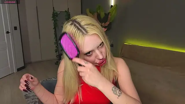 Luna Beverly online show from 04.17.26