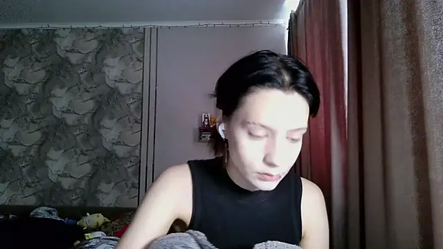 Snapshot of LxayBloom chatting on 02.16.26 LxayBloom online show from 02.16.26