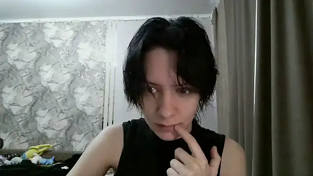 Snapshot of LxayBloom chatting on 02.17.26 LxayBloom online show from 02.17.26