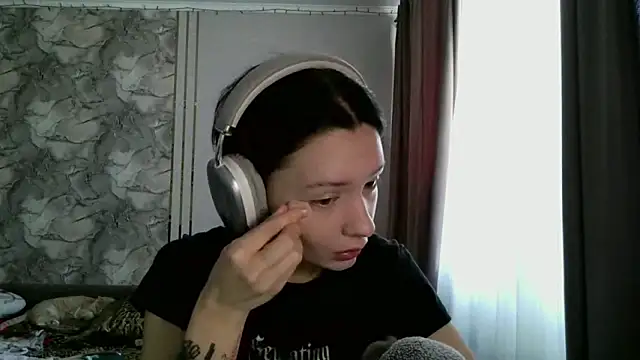 Snapshot of LxayBloom chatting on 02.22.26 LxayBloom online show from 02.22.26