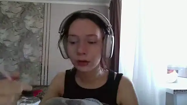 Snapshot of LxayBloom chatting on 02.26.26 LxayBloom online show from 02.26.26