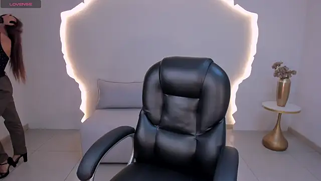 GiannaWatson online show from 06.04.26