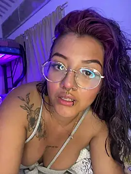 queen of you heart online show from 03.22.26