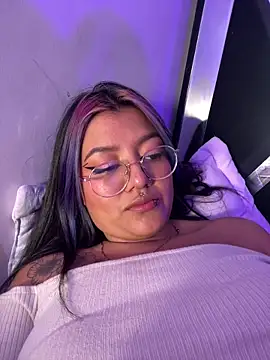 queen of you heart online show from 04.17.26