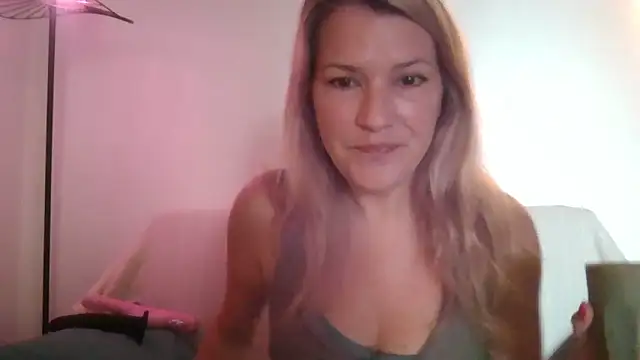 Snapshot of Pxetiteblonde1 chatting on 01.08.26 Pxetiteblonde1 online show from 01.08.26