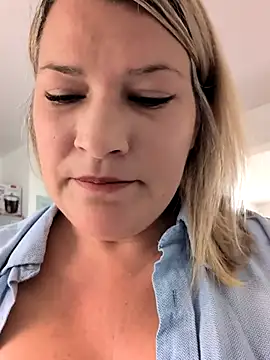 Snapshot of Pxetiteblonde1 chatting on 07.15.26 Pxetiteblonde1 online show from 07.15.26