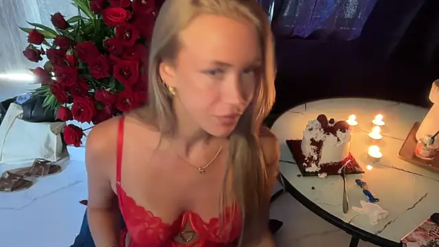 Snapshot of livsslife chatting on 02.15.26 livsslife online show from 02.15.26