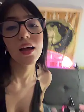 Snapshot of HinaSweet chatting on 02.26.26 HinaSweet online show from 02.26.26