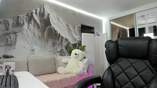 Snapshot of Ivy_Bellee chatting on 02.04.26 Ivy Bellee online show from 02.04.26