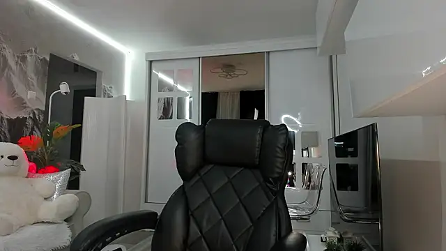 Snapshot of Ivy_Bellee chatting on 02.14.26 Ivy Bellee online show from 02.14.26