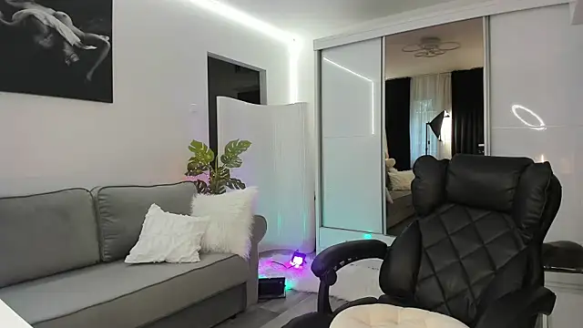 Ivy Bellee online show from 04.16.26