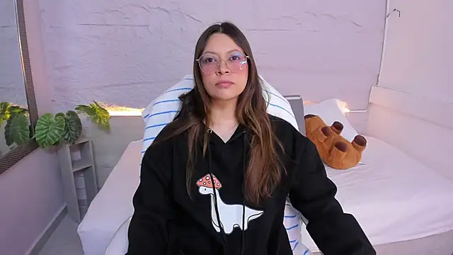 lanna 18  online show from 04.14.26