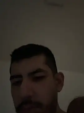 Snapshot of vinihfeh chatting on 05.18.26 vinihfeh online show from 05.18.26