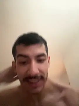 Snapshot of vinihfeh chatting on 05.22.26 vinihfeh online show from 05.22.26