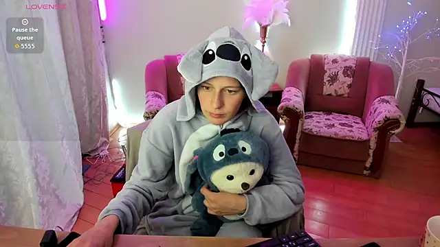 Lily Viola online show from 04.09.26