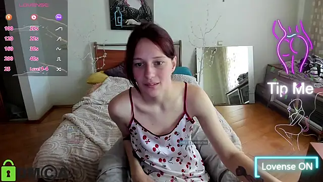 Snapshot of Lily_Viola chatting on 05.06.26 Lily Viola online show from 05.06.26