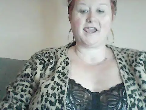 BustyRedxx online show from 06.04.26