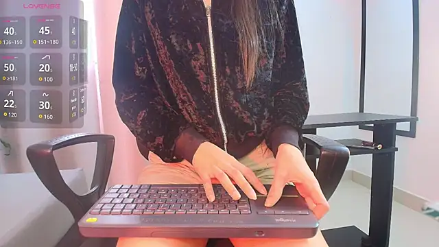 Snapshot of saray_reesee chatting on 01.12.26 saray reesee online show from 01.12.26