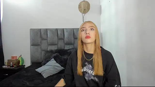 Snapshot of emily_pons chatting on 01.09.26 emily pons online show from 01.09.26