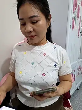 Snapshot of Avelyn-n chatting on 02.08.26 Avelyn-n online show from 02.08.26