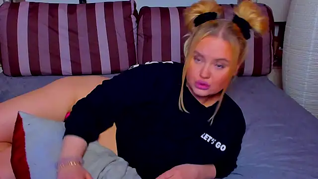 Snapshot of AlexaVibesHo chatting on 03.23.26 AlexaVibesHo online show from 03.23.26