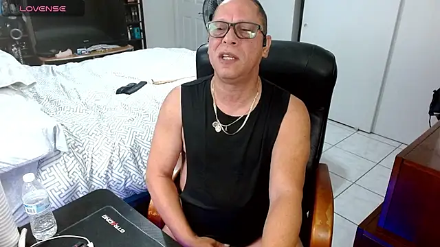 Snapshot of Daddy_1970 chatting on 03.31.26 Daddy 1970 online show from 03.31.26