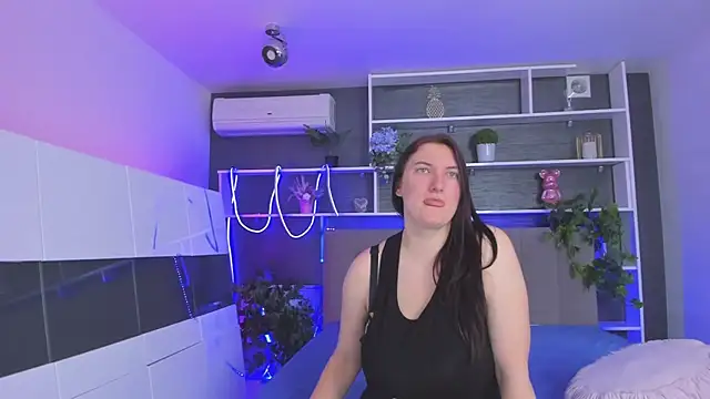 StephieRousee online show from 04.25.26