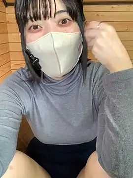 Snapshot of minami_room chatting on 03.18.26 minami room online show from 03.18.26