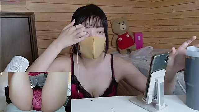 Snapshot of minami_room chatting on 08.03.26 minami room online show from 08.03.26