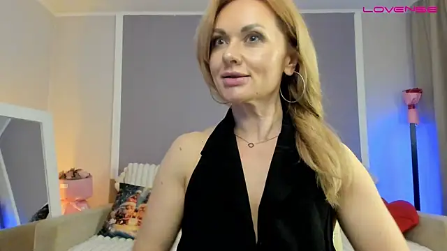 Monika-peach online show from 03.21.26