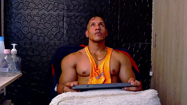 Snapshot of viktor_herrera chatting on 02.05.26 viktor herrera online show from 02.05.26