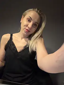 ElenaWhitmore online show from 04.11.26