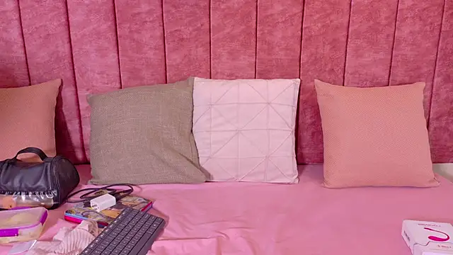 Snapshot of Mayleeth chatting on 02.22.26 Mayleeth online show from 02.22.26