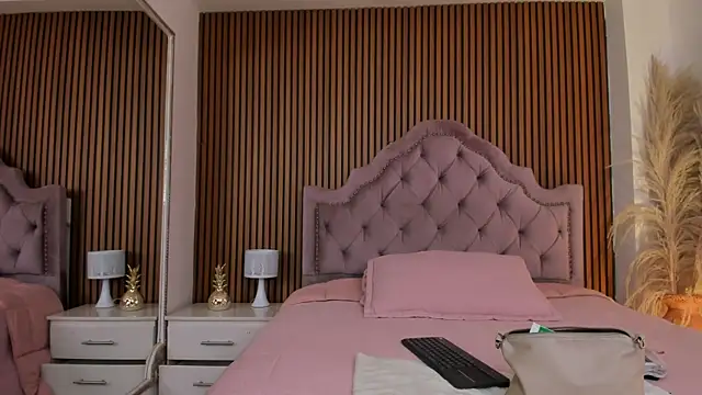 Violett hott  online show from 04.11.26