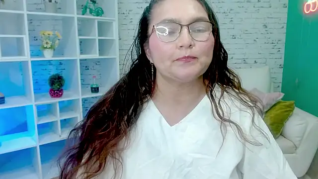 Snapshot of elena_milf1 chatting on 01.08.26 elena milf1 online show from 01.08.26