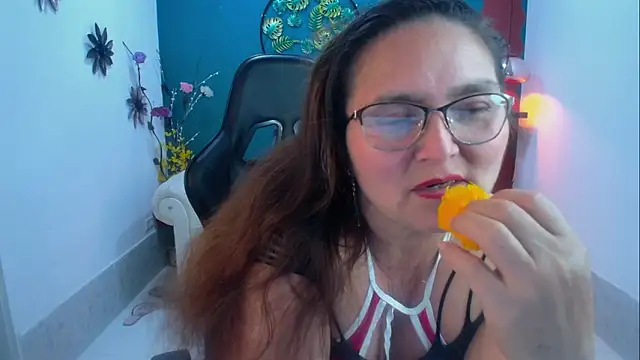 Snapshot of elena_milf1 chatting on 01.14.26 elena milf1 online show from 01.14.26