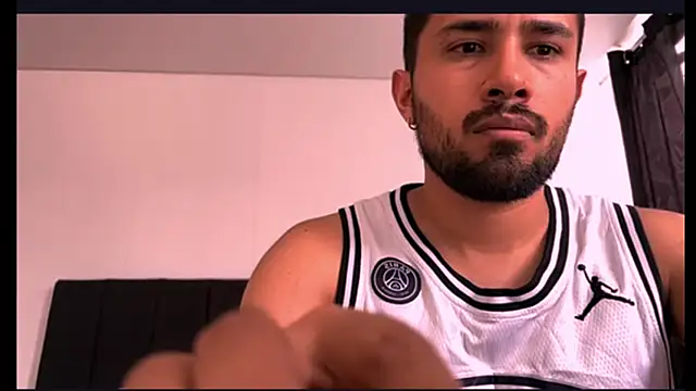 Snapshot of axell_torrez chatting on 01.15.26 axell torrez online show from 01.15.26