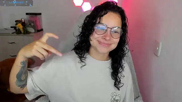 Snapshot of emillyaqua chatting on 01.06.26 emillyaqua online show from 01.06.26