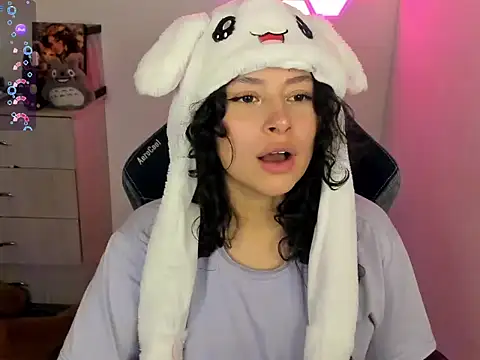 Snapshot of emillyaqua chatting on 02.26.26 emillyaqua online show from 02.26.26