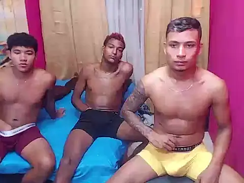 Snapshot of hugecock_black chatting on 01.07.26 hugecock black online show from 01.07.26