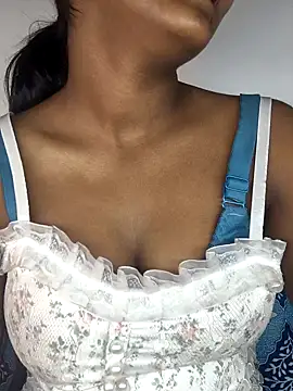 Snapshot of Royal-girl78 chatting on 01.11.26 Royal-girl78 online show from 01.11.26