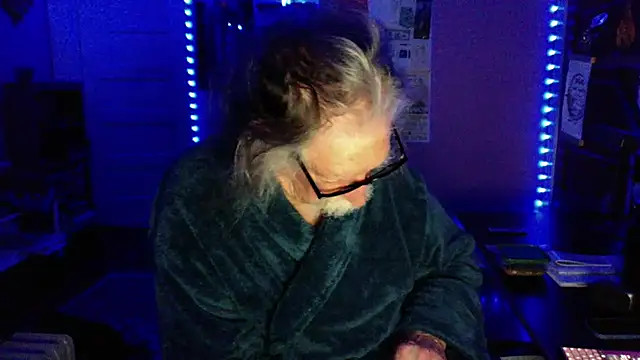 Snapshot of LickYourYoni chatting on 03.27.26 LickYourYoni online show from 03.27.26