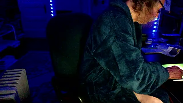 Snapshot of LickYourYoni chatting on 04.07.26 LickYourYoni online show from 04.07.26