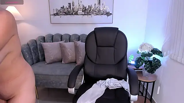 Snapshot of thiara_scarlet_ chatting on 02.24.26 thiara scarlet online show from 02.24.26