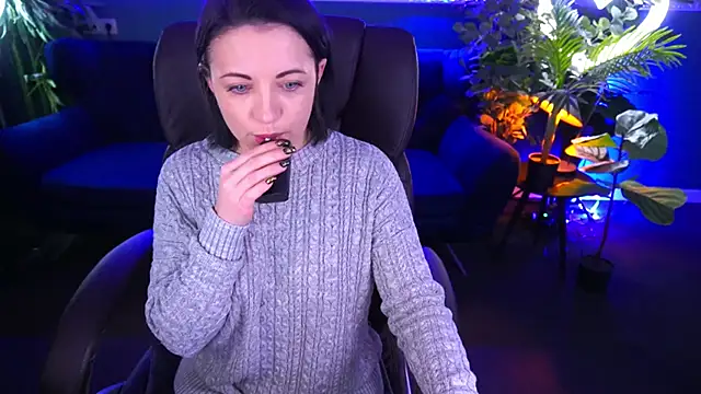 Dafni Monn online show from 01.13.25