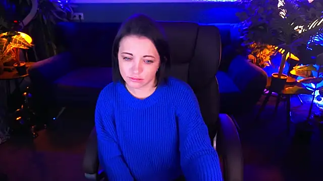 Dafni Monn online show from 01.17.25